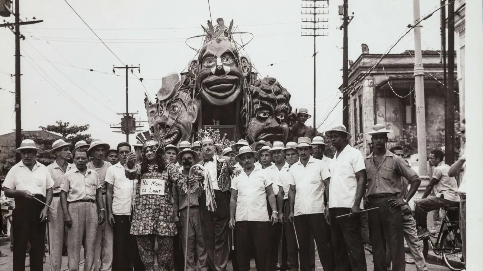 Blocos que atravessam gerações mantêm viva a tradição do Carnaval de Rua do Rio