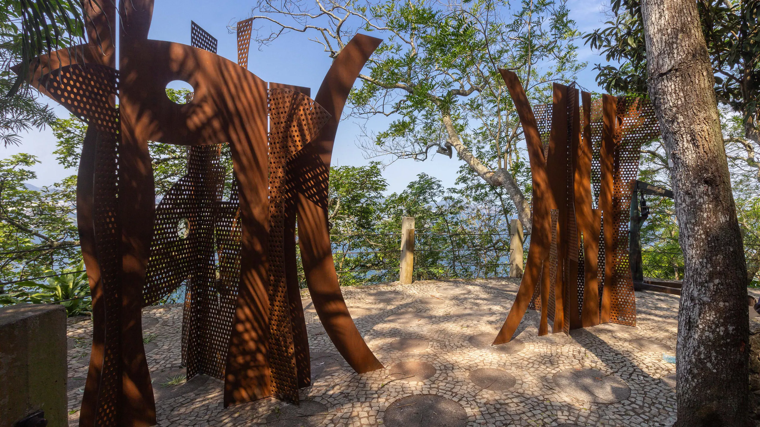 Nuovo progetto artistico in Pão de Açúcar espone sculture di Carlos Vergara