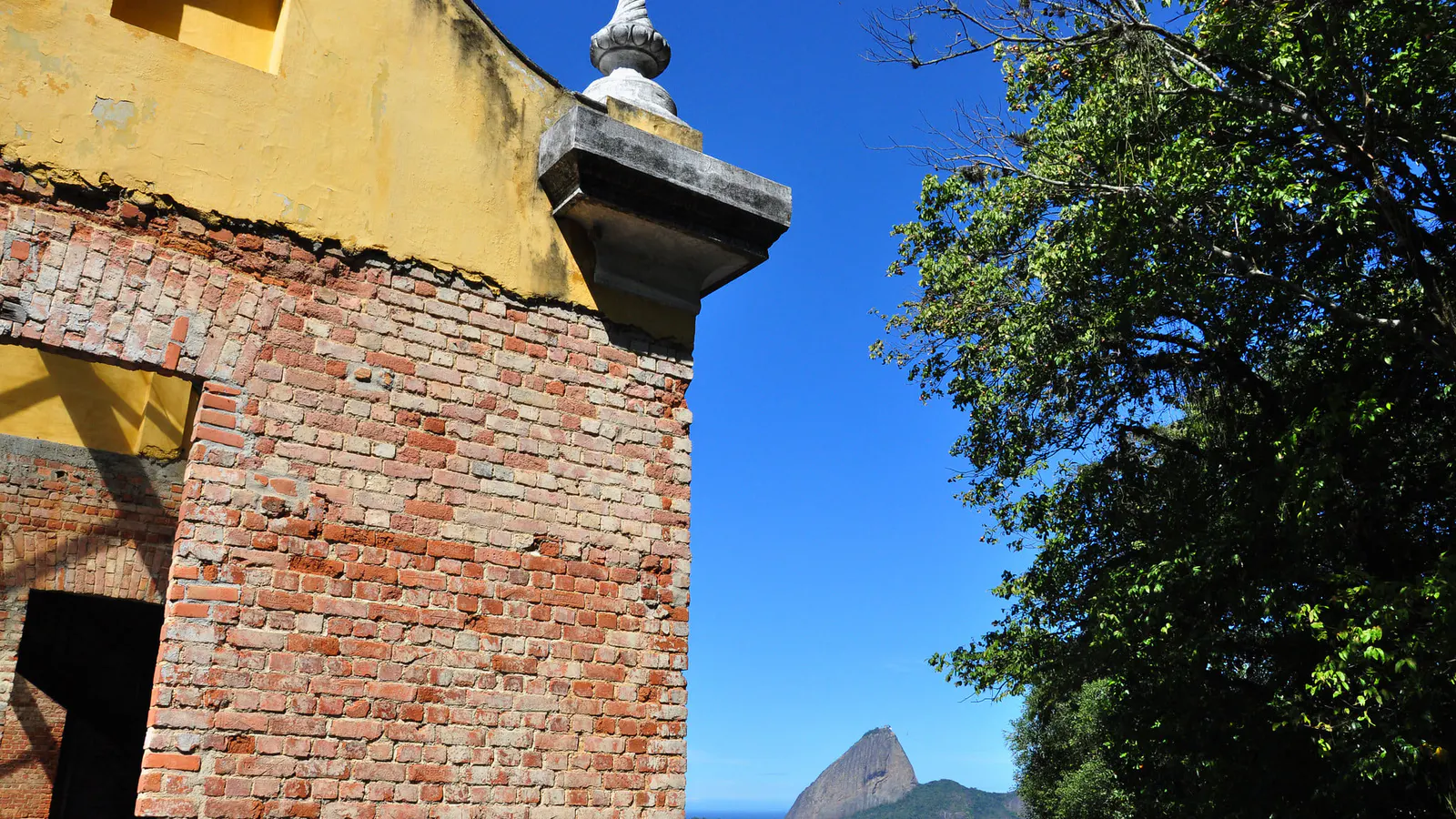 Gloria María Park - photo 2