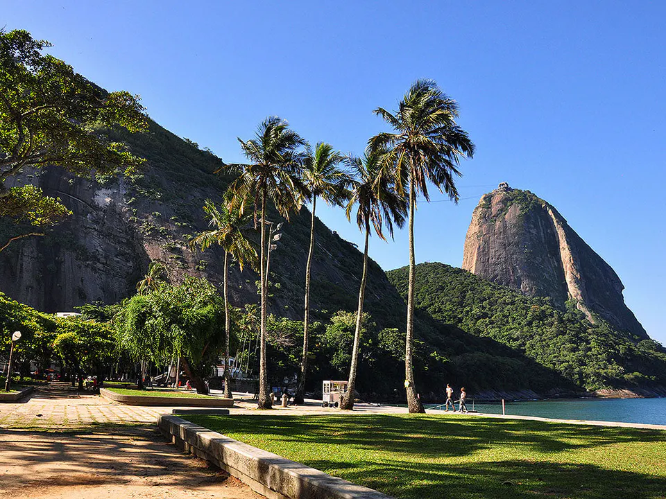 Morro do Pão de Açúcar visto dalla spiaggia rossa - Foto Alexandre Macieira | Riotur