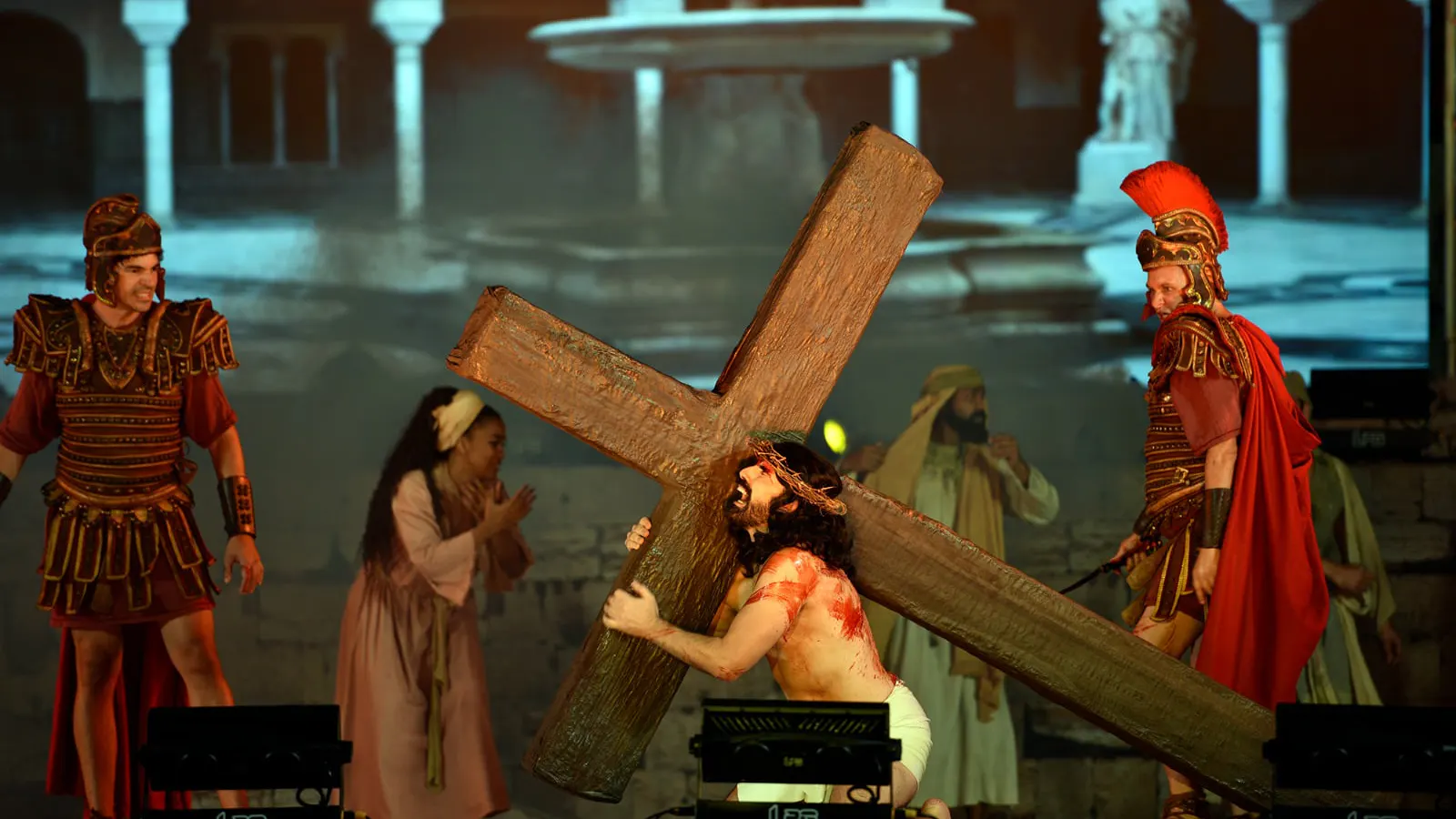 Soi de la Passion du Christ dans le Arcos da Lapa complète 45 éditions dans le Sexta-Feira Santa - photo 1