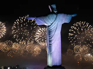 Rio reúne, no maior Réveillon do mundo, mais de 5,1 milhões de pessoas em 13 palcos espalhados pela cidade
