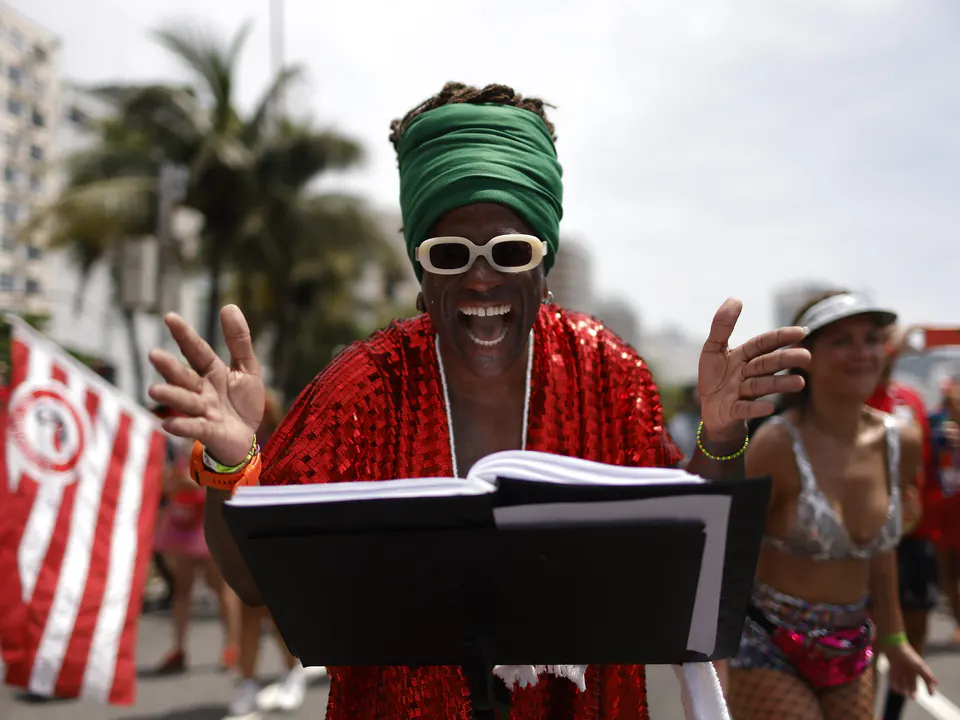 Exaltation to life gives the tone in the Carnaval of Democracy