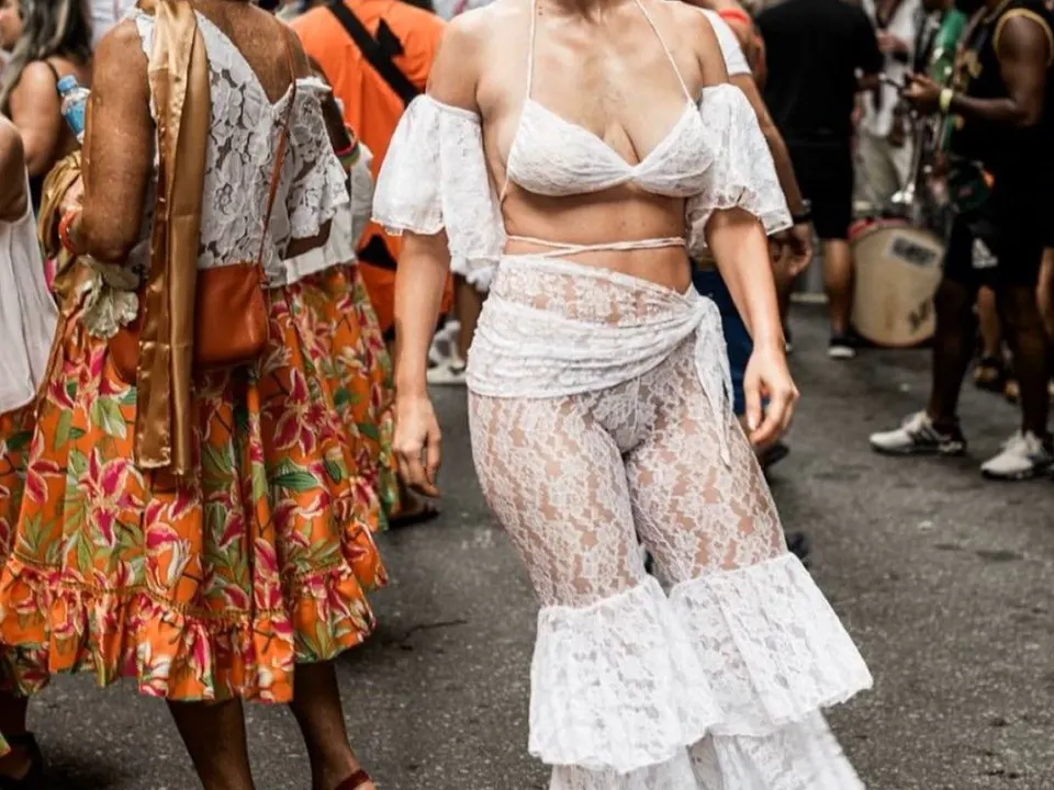 Idées de look pour la Carnaval 2026: confort, couleur et créativité pour profiter de la folia à Rio — photo 16