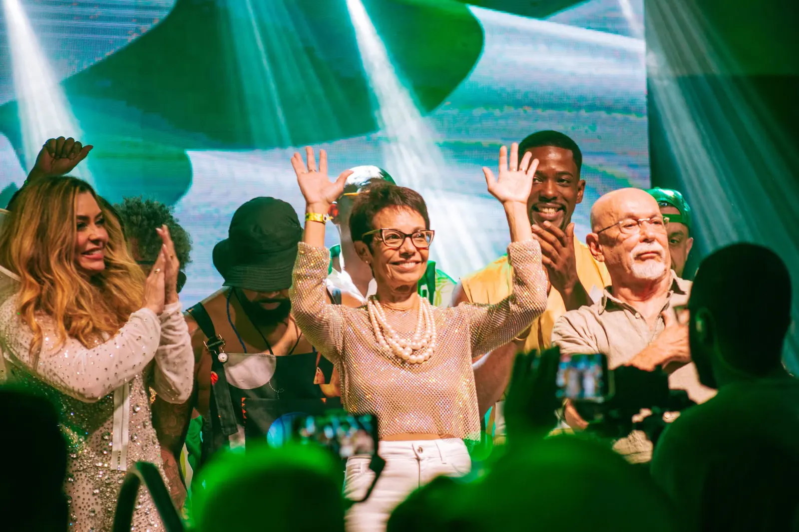 Renomada carnavalca Brasil, worked in several samba schools and together with her husband Renato Lage, signed parades