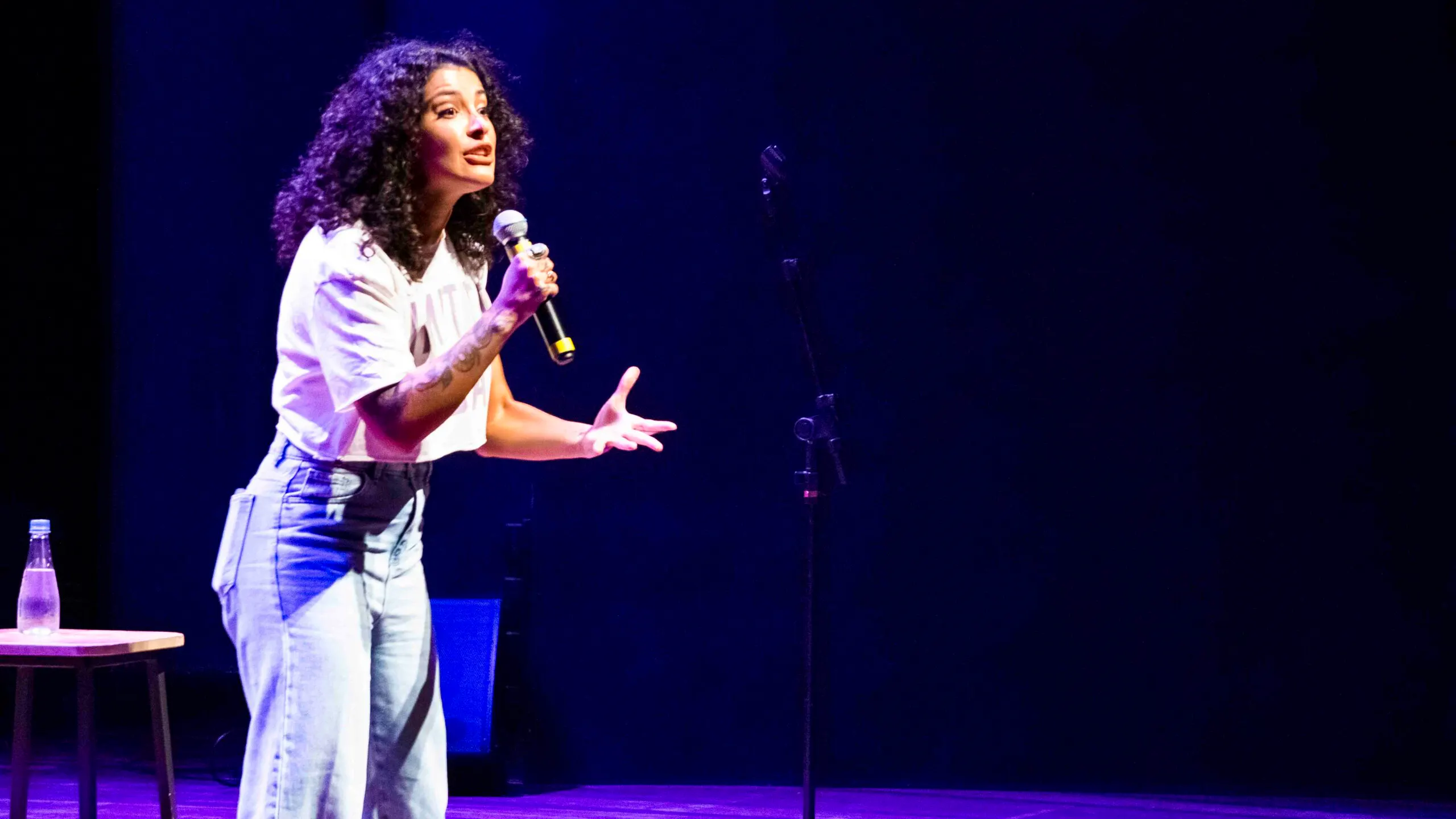 História que nos Contam, com Giovana Fagundes, no Teatro Riachuelo