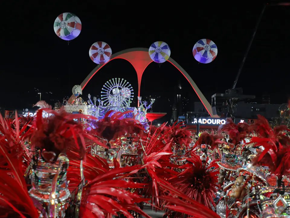 Carnaval 2027: ingressos para arquibancadas e cadeiras da Sapucaí já estão a venda