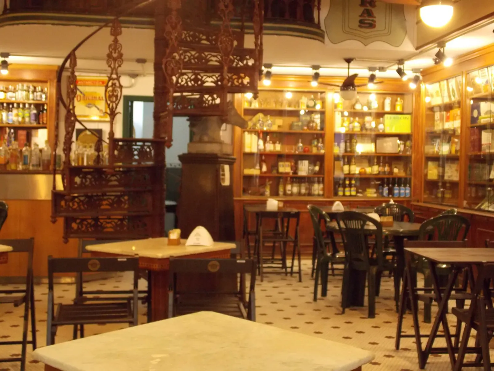 Salon intérieur du Café do Bom Cachaça da Boa, qui accueille également des événements