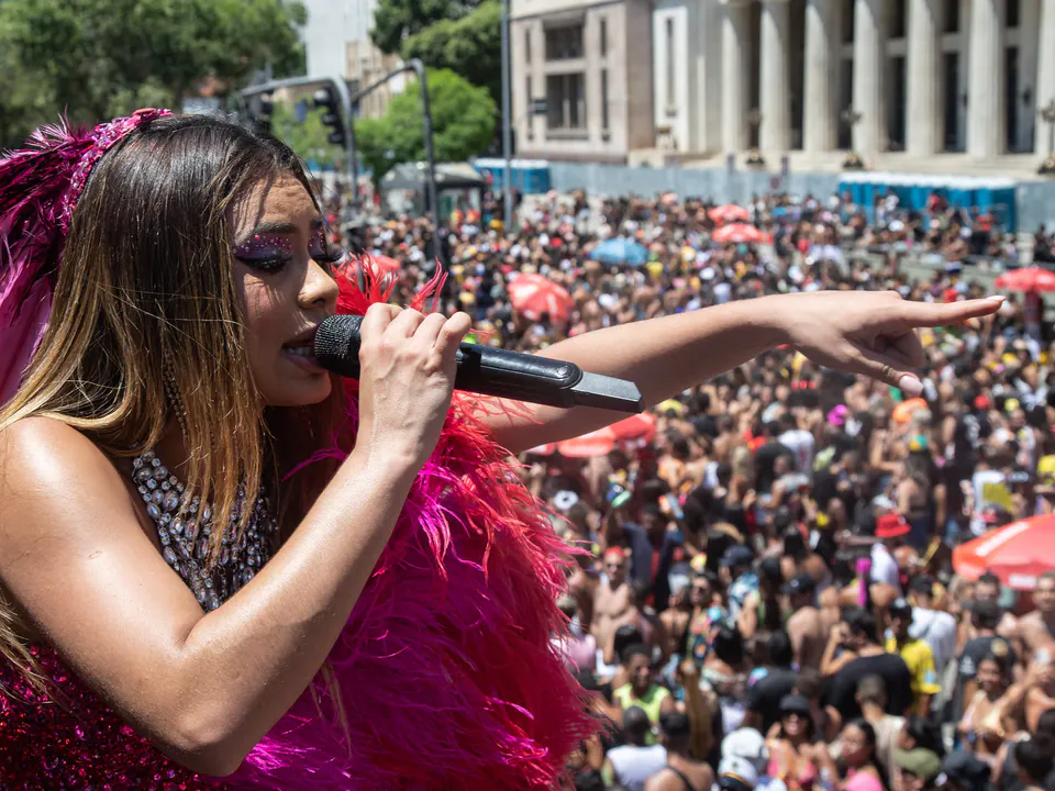 Chá da Alice e Bloco da Lexa agitam o Carnaval de Rua do Rio com megablocos no Centro