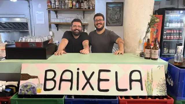 Rodrigo et João, deux amis forgés dans la gastronomie populaire, ont transformé la chance en un des nouveaux bateaux
