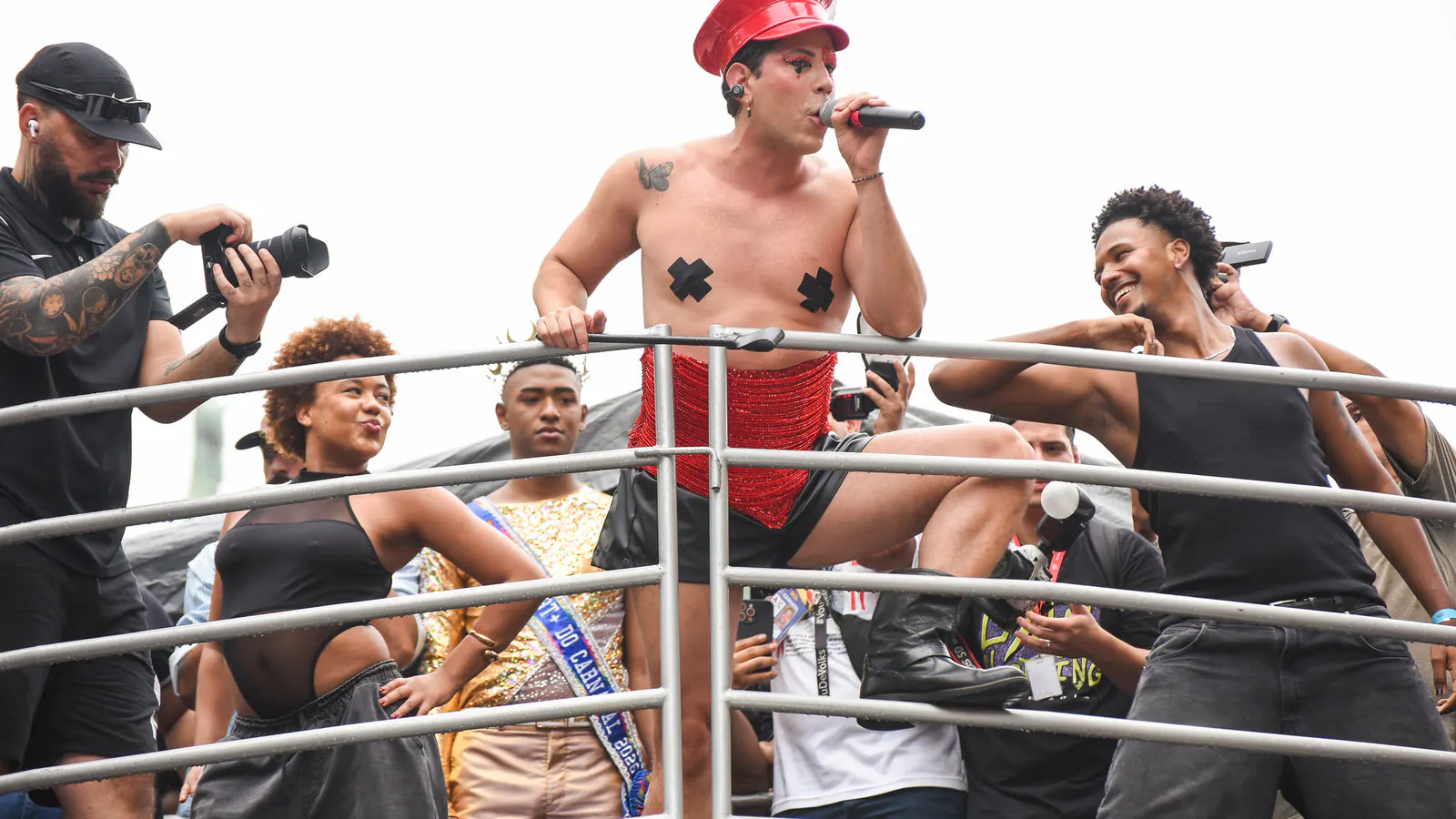 Chá da Alice leva diversidade e alto astral com apresentação de Christian Chávez, do RBD, no Circuito Preta Gil