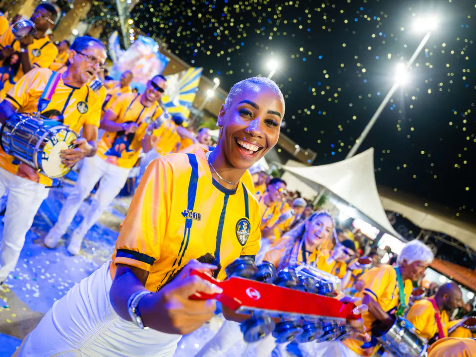 Carnaval 2026: Copacabana receives Fan Fest with the world's largest bat and free programming