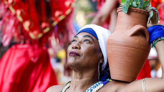 Blocos exaltam raízes afro-brasileiras no Carnaval de Rua do Rio