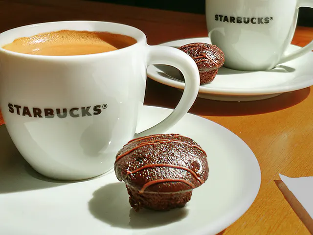 Starbucks - Calle do Carmo - photo 5