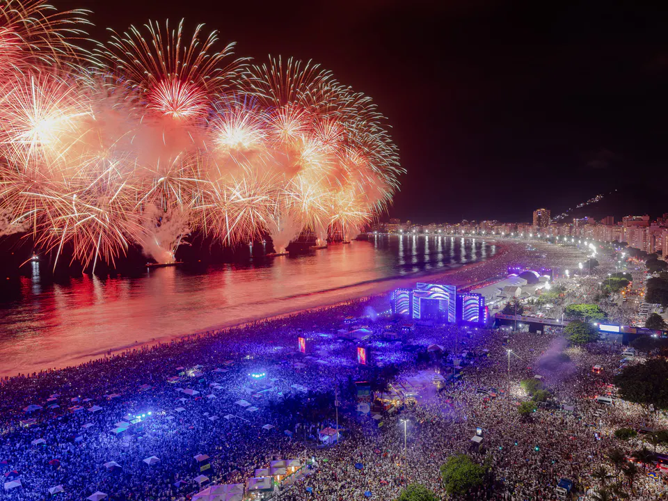 Réveillon 2025 in Rio brings together more than five million people around the city