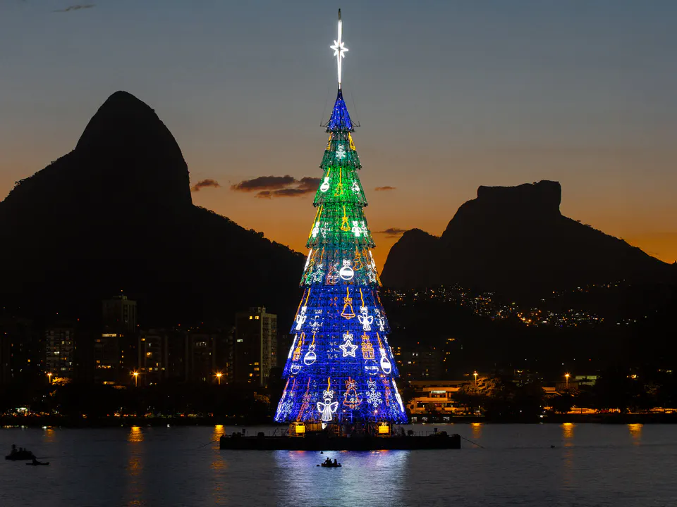 Laguna Natale Albero ritorna con luce, arte e interazione con Cristo Redentor