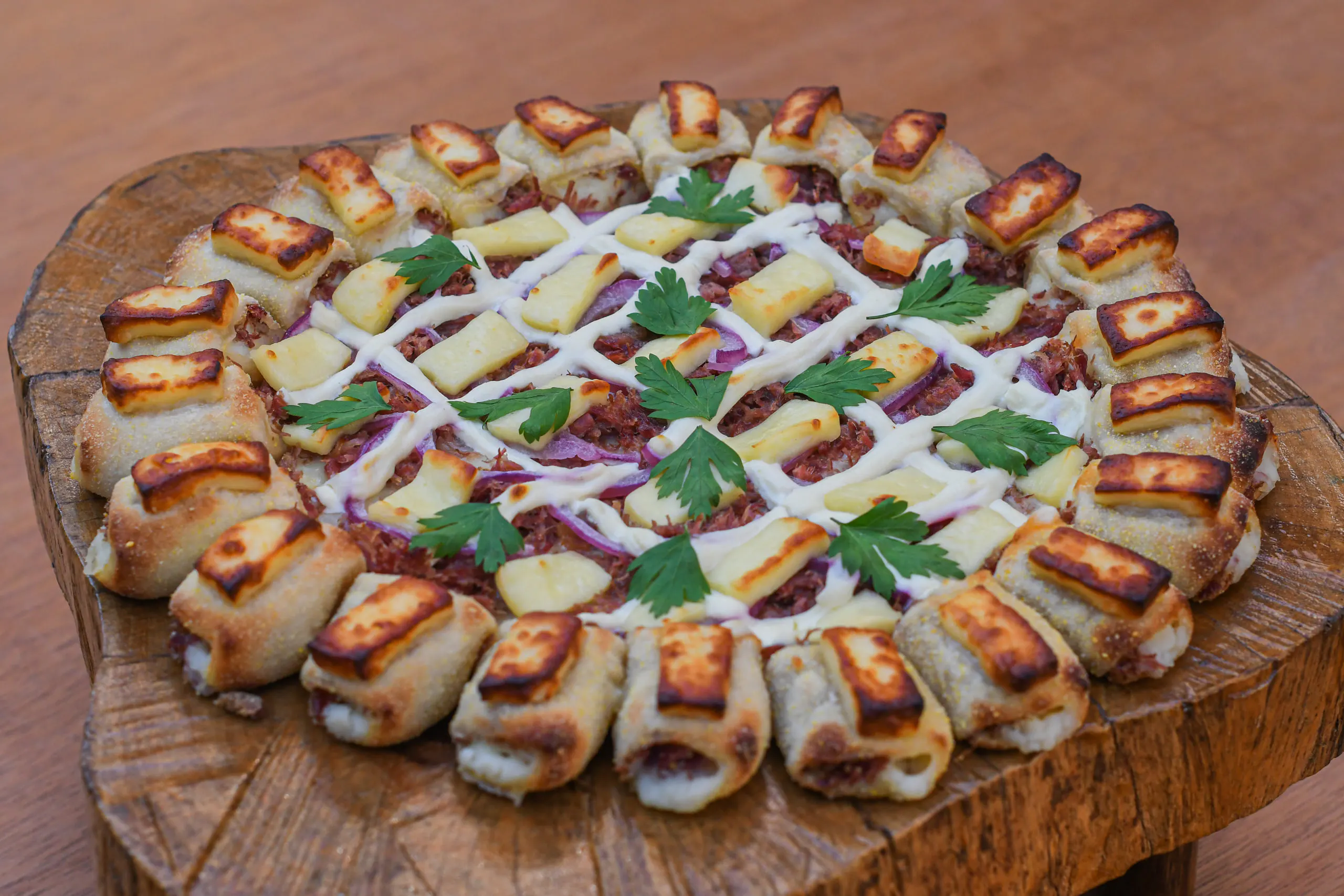 Quiero Pizza - Pizza de carne seca con queso coajo, con borde relleno