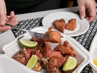 كسلر Aperitive: unsistible pig carte cubes meticulously smoked, which are then quite fried for
