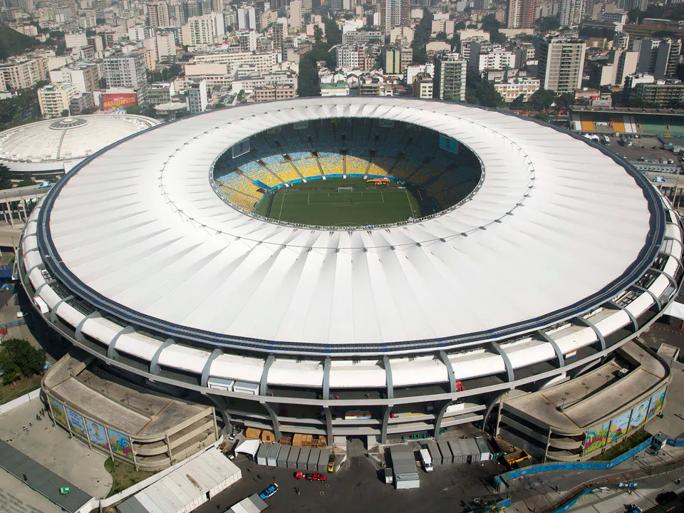 Maracanã يَستلمُ a مبارزة لا تُنسى مَع أساطيرِ كرةِ القدم في تكريم يومِ الأطفالِ