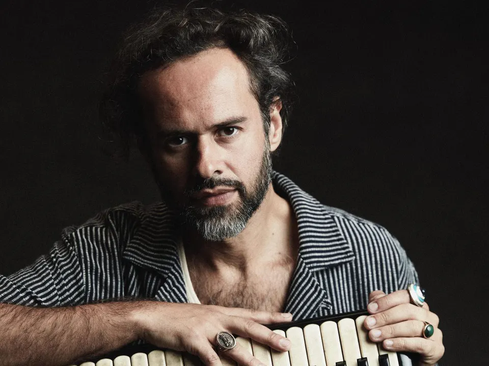 Marcelo Jeneci at the Rival Theatre