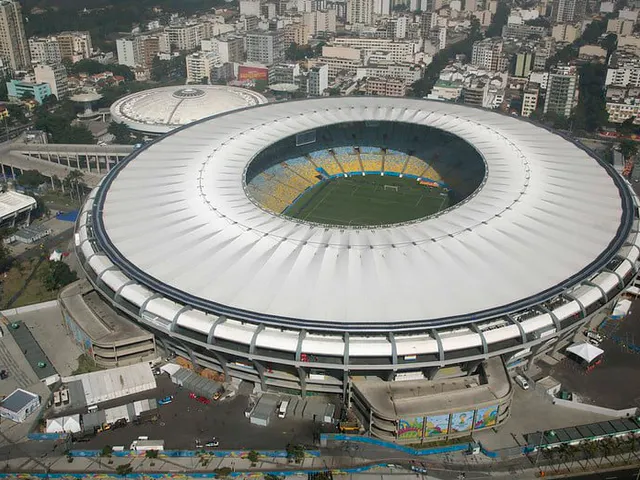 Gramado do Maracanã visto das arquibancadas