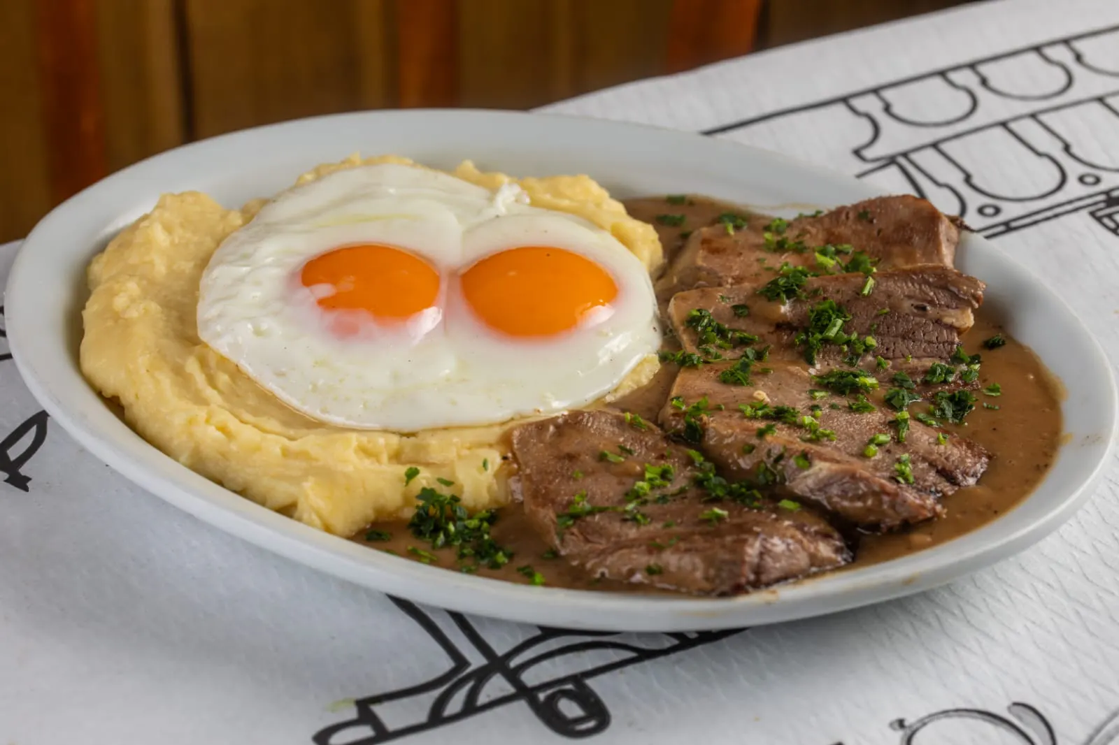 Home-style Sprache mit Kartoffelpüree und Eiern
