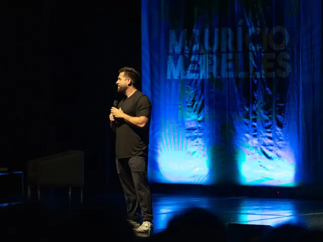 Webharassment, avec Mauricio Meirelles, au Théâtre Multiplan
