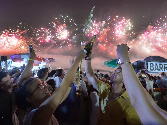 Réveillon 2026 - Palco Samba Amstel - Copacabana - Rio - Queima de Fuegos