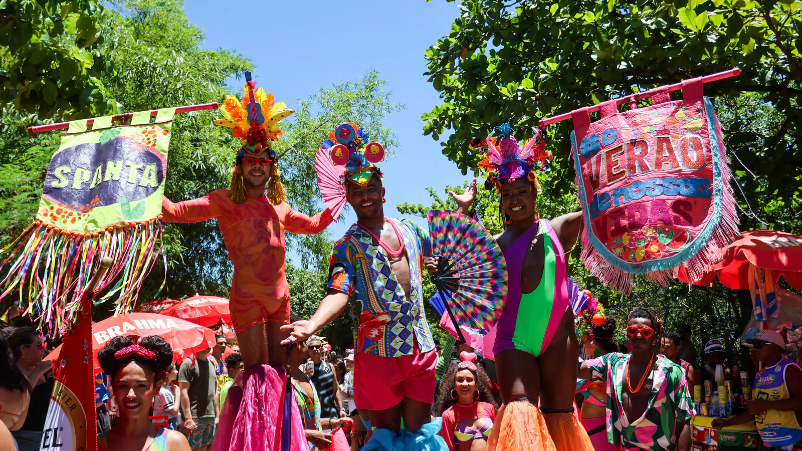 Spanta Neném e Tecnomacumba desfilam no Carnaval de Rua do Rio com homenagens e diversidade cultural