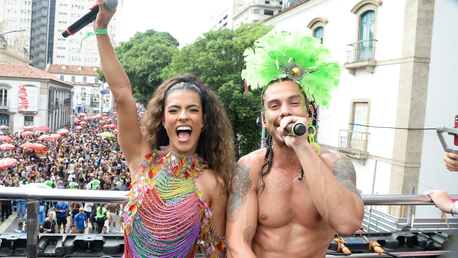 Com o batidão do funk, Bloco da Favorita reúne milhares de foliões no Centro do Rio