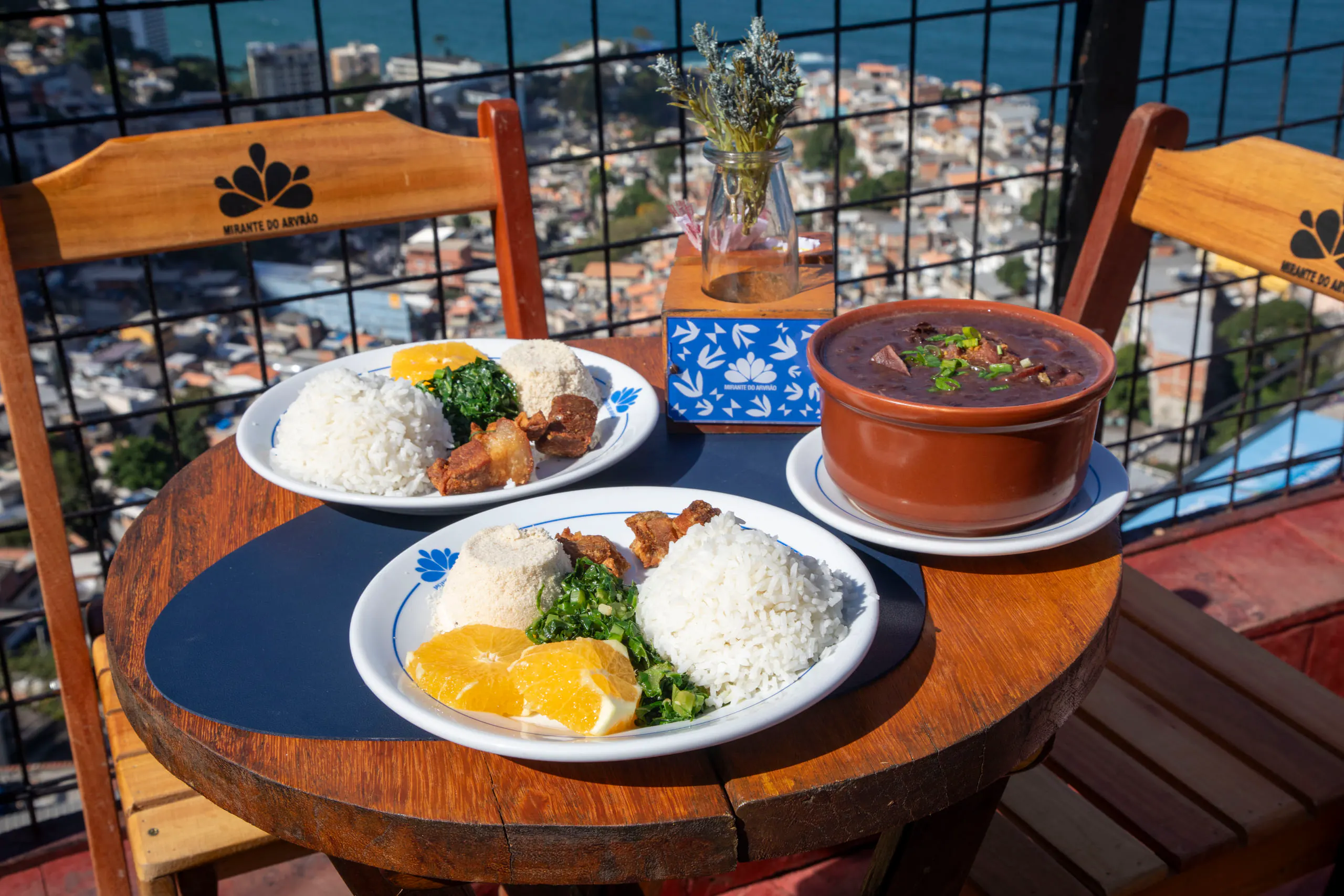 Feijoada do Mirante Convida Roda de Samba da Pedra do Sal + Bateria da Mangueira — foto 1