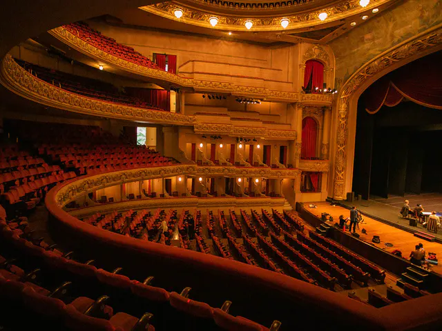 Theatro Municipal comemora 117 anos com programação gratuita e retorno de ópera histórica ao palco
