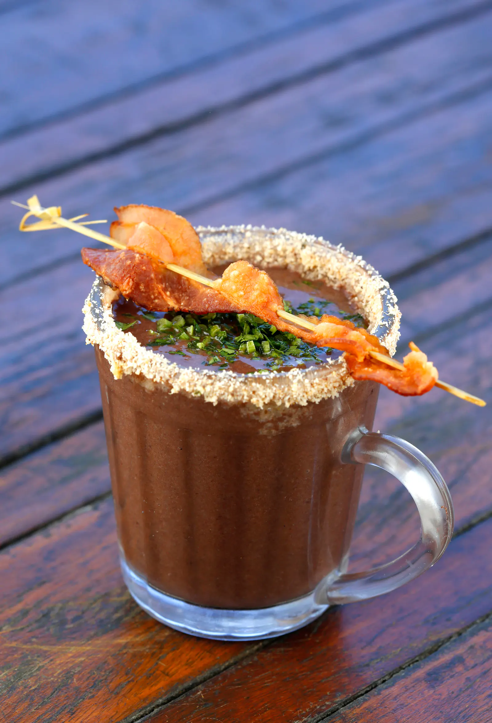 Caldito de Feijao, ben temperadinho e accompagnato da uno specchio di bacon.