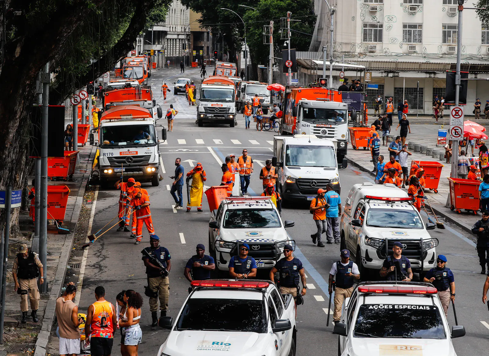 Garis, ambulantes, foliões e organizadores: personagens essenciais dos blocos de Rua — foto 1
