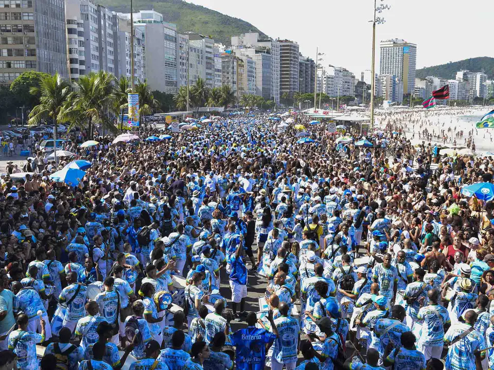 Copacabana vai virar Bembé: Beija-Flor promove desfile especial na orla neste domingo