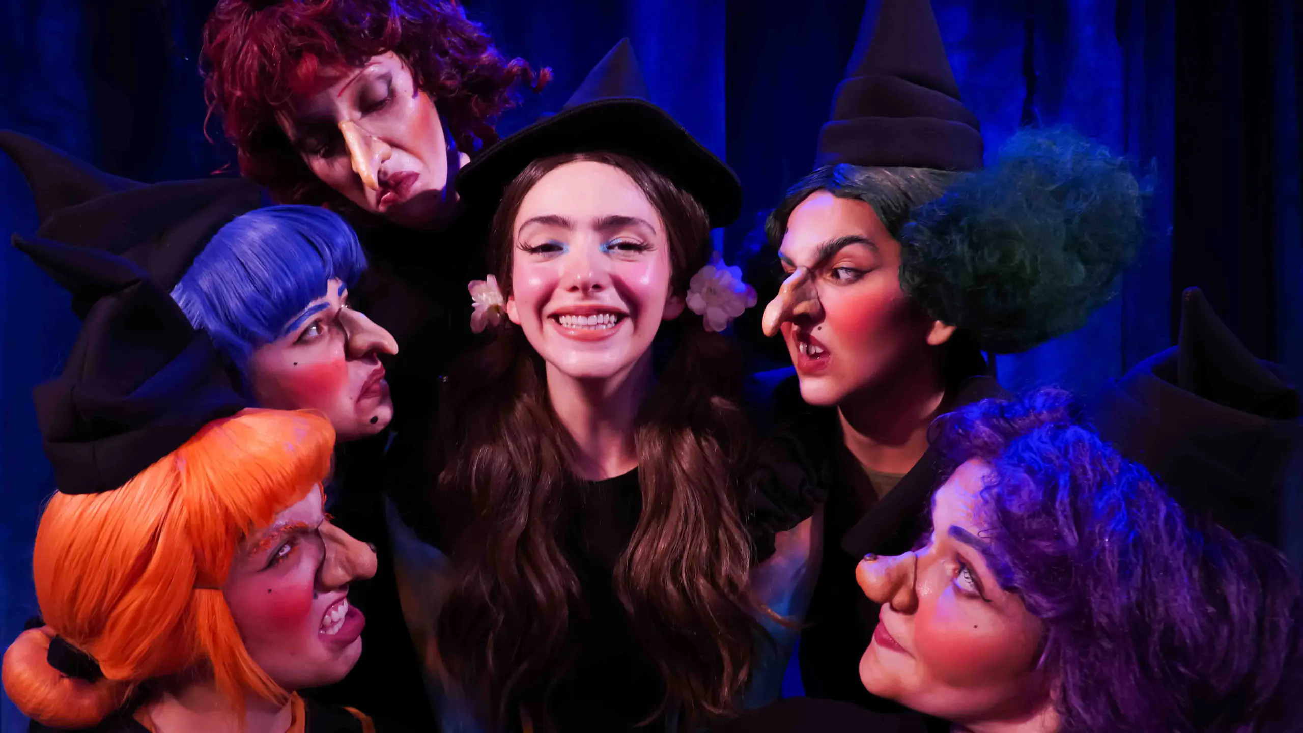 Die kleine Hexe, die im Theater gut war Das Tablado