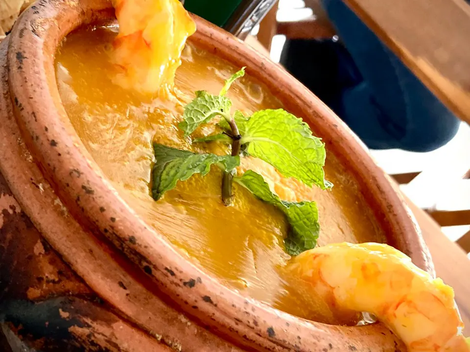Berühmte und traditionelle Lion Veloso Suppe. Erstellt im Restaurant Rio Minho von Leão Veloso, brasilianischer Diplomat in Frankreich
