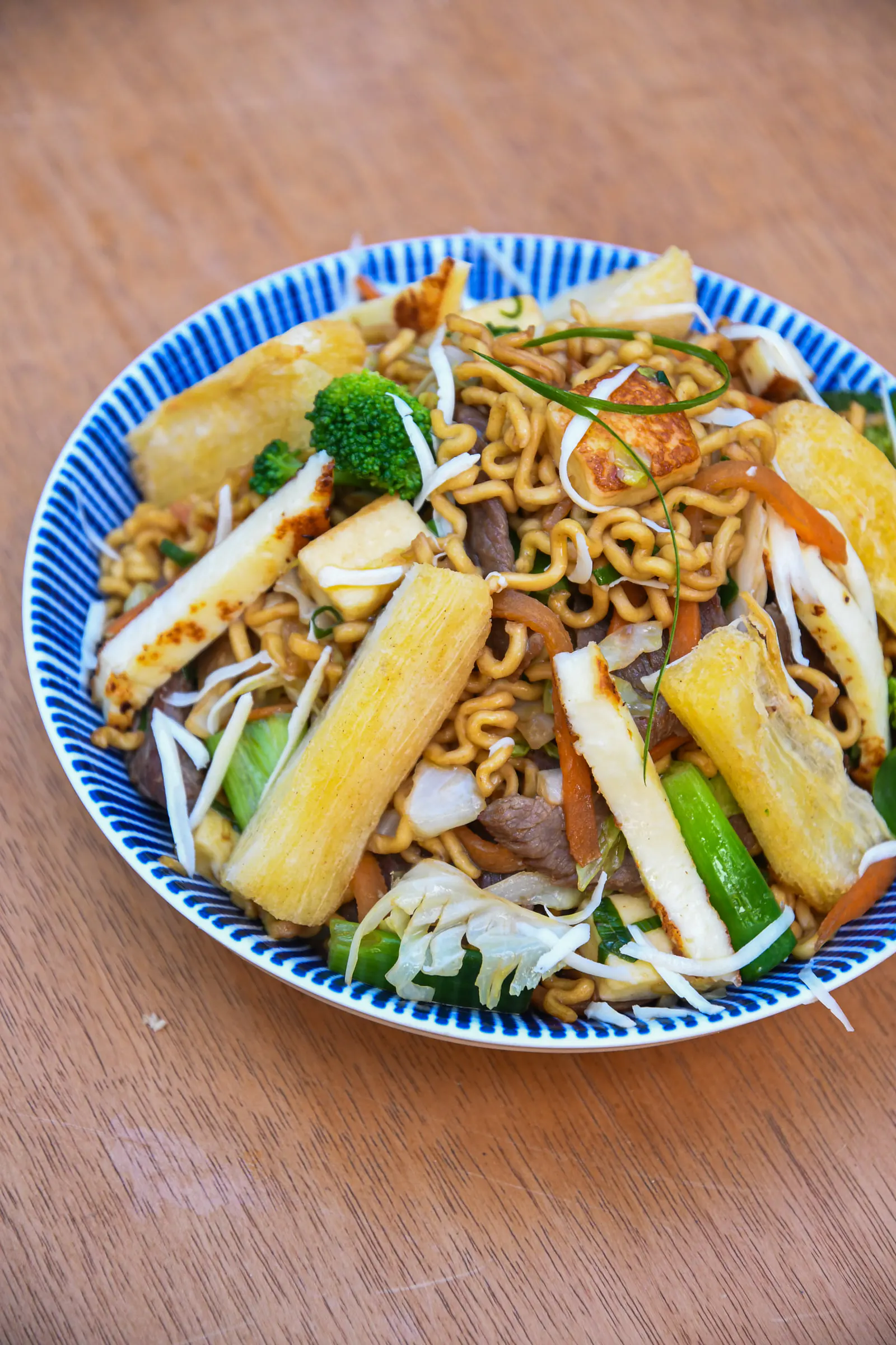 Sushi in Rio - Yaksoba Nordestino (Manteiga de botella, carne de sol curada en la casa, aipim frito, queso coajo, zanahoria