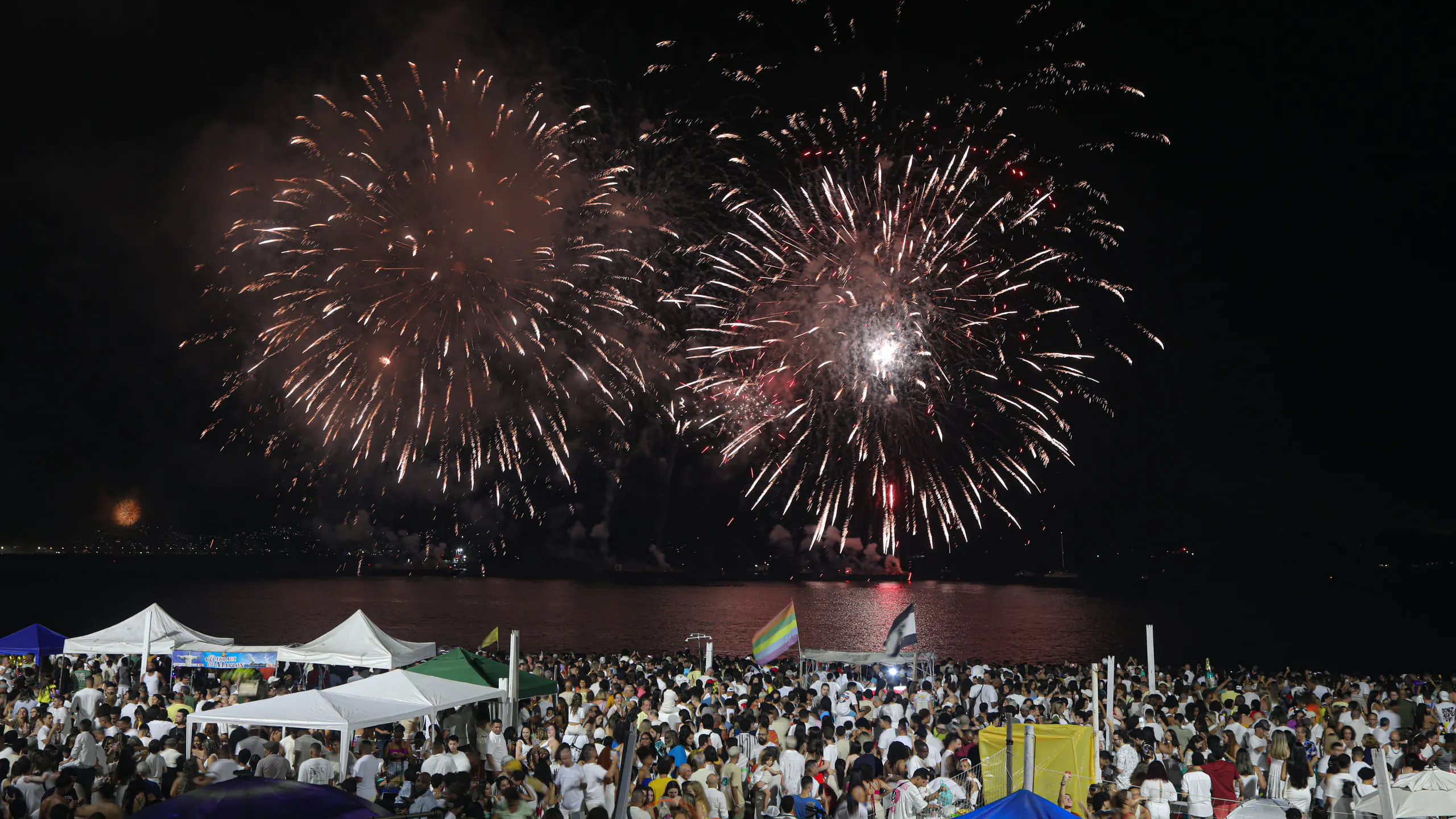Réveillon 2026 diffuse de la musique et des spectacles pyrotechniques à différents points de la ville