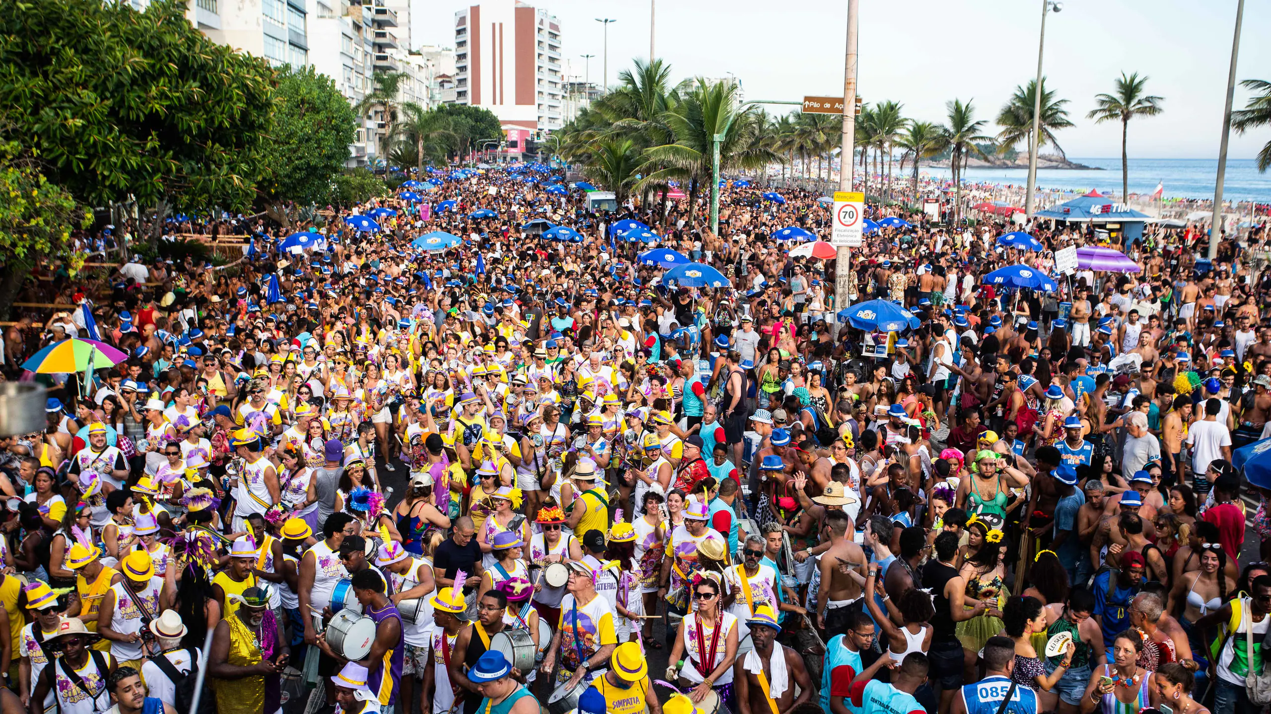 Praia e Bloco: De São Conrado ao Leme, agremiações desfilam nos cenários mais paradisíacos do Rio