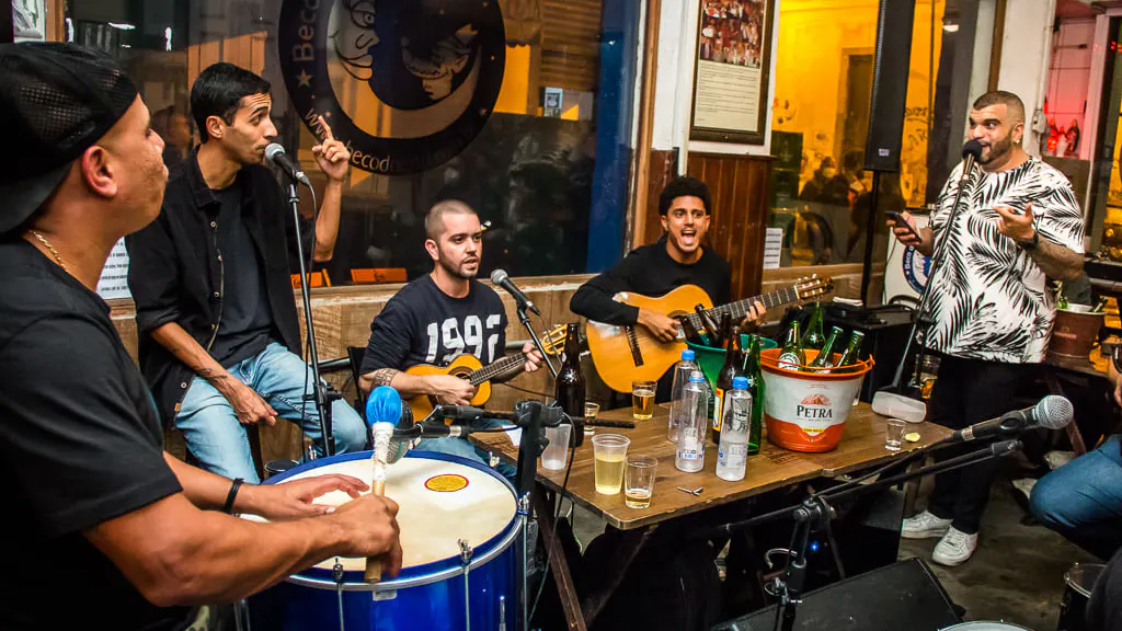 Arlindinho Cruz comanda samba no Beco do Rato